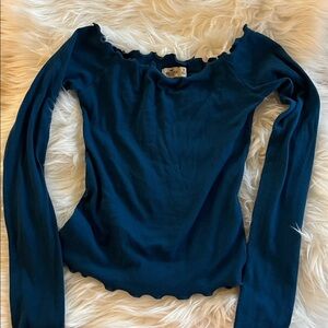 Adorable Hollister lettuce-edge stretchy top